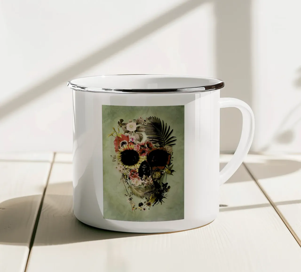 Garden Skull Light tazza in smalto da Ali Gulec