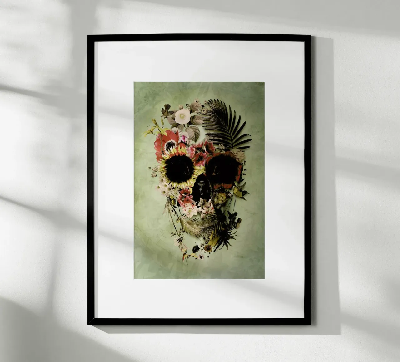 Garden Skull Light poster con marco de madera de Ali Gulec