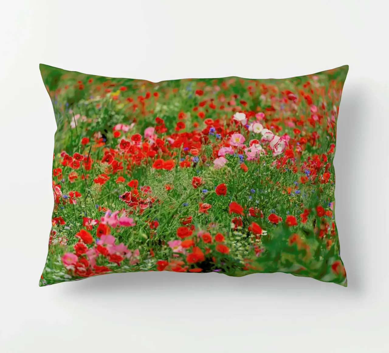 Mixed Poppy Landscape cuscino da Curious Collections by Marielle Leenders