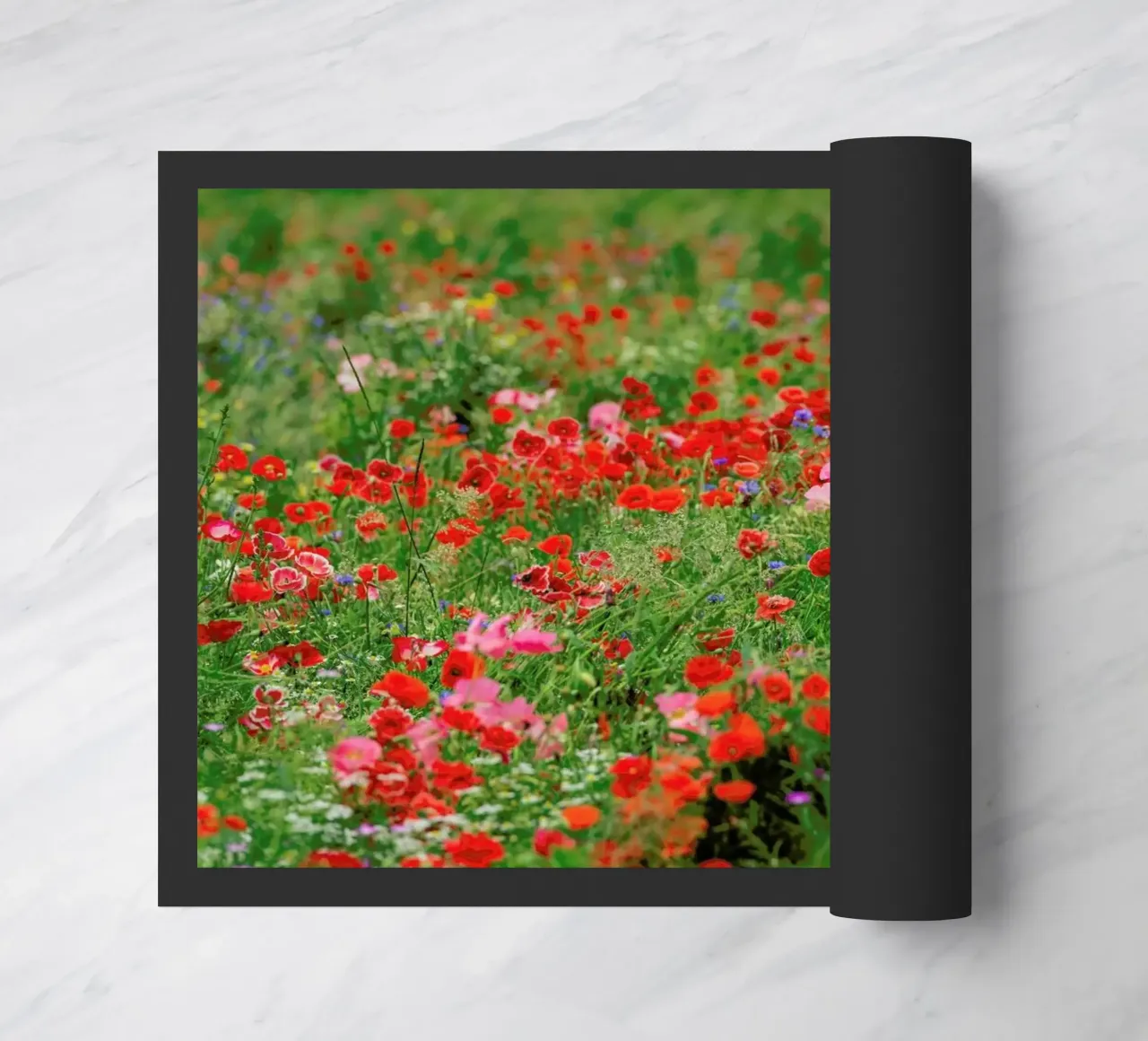 Mixed Poppy Landscape zerbino da Curious Collections by Marielle Leenders