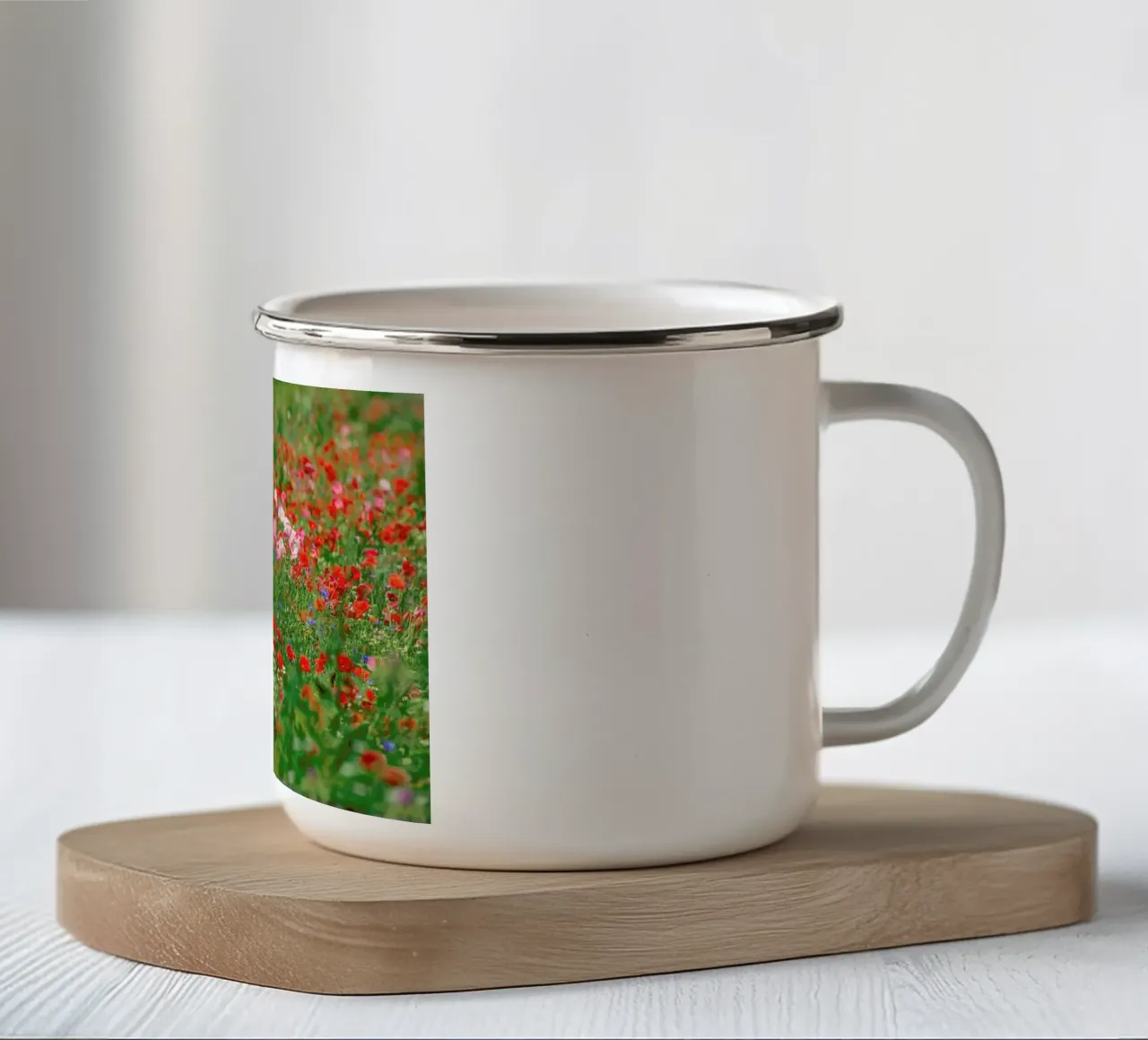 Mixed Poppy Landscape tazza in smalto da Curious Collections by Marielle Leenders