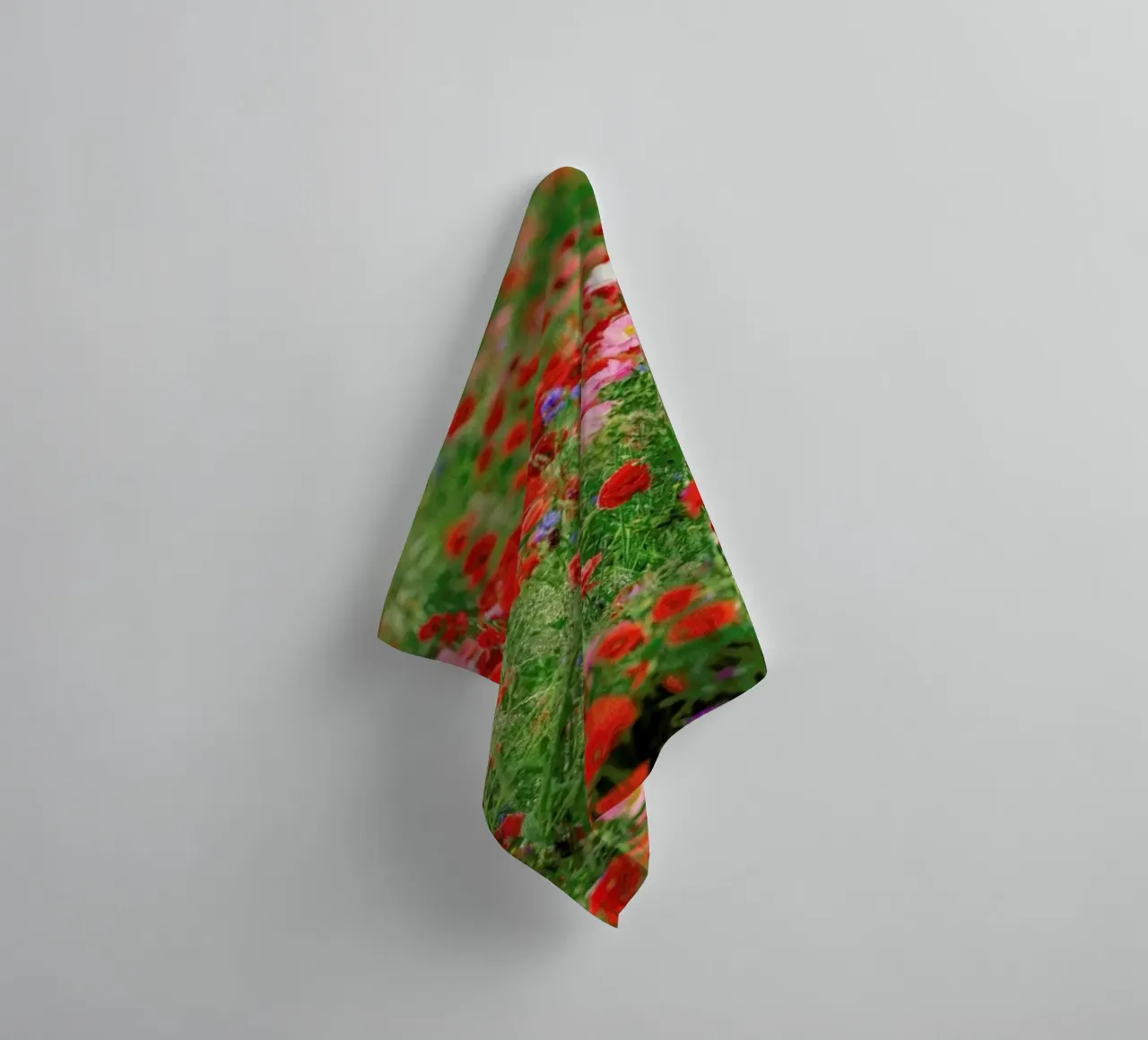 Mixed Poppy Landscape Handtuch von Curious Collections by Marielle Leenders