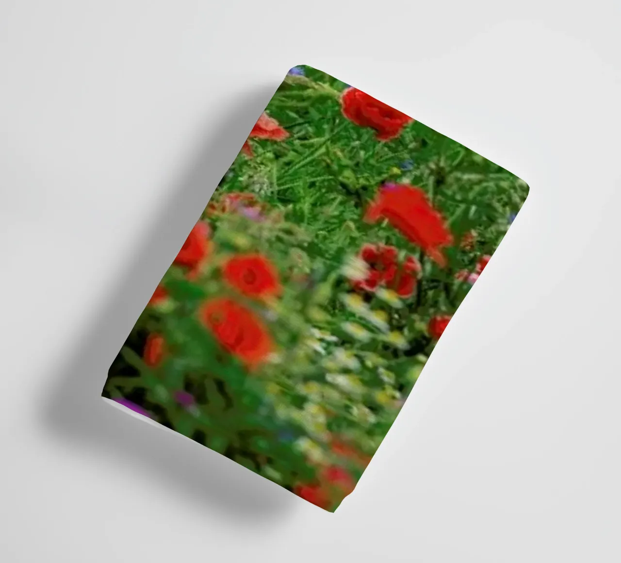 Mixed Poppy Landscape Handtuch von Curious Collections by Marielle Leenders