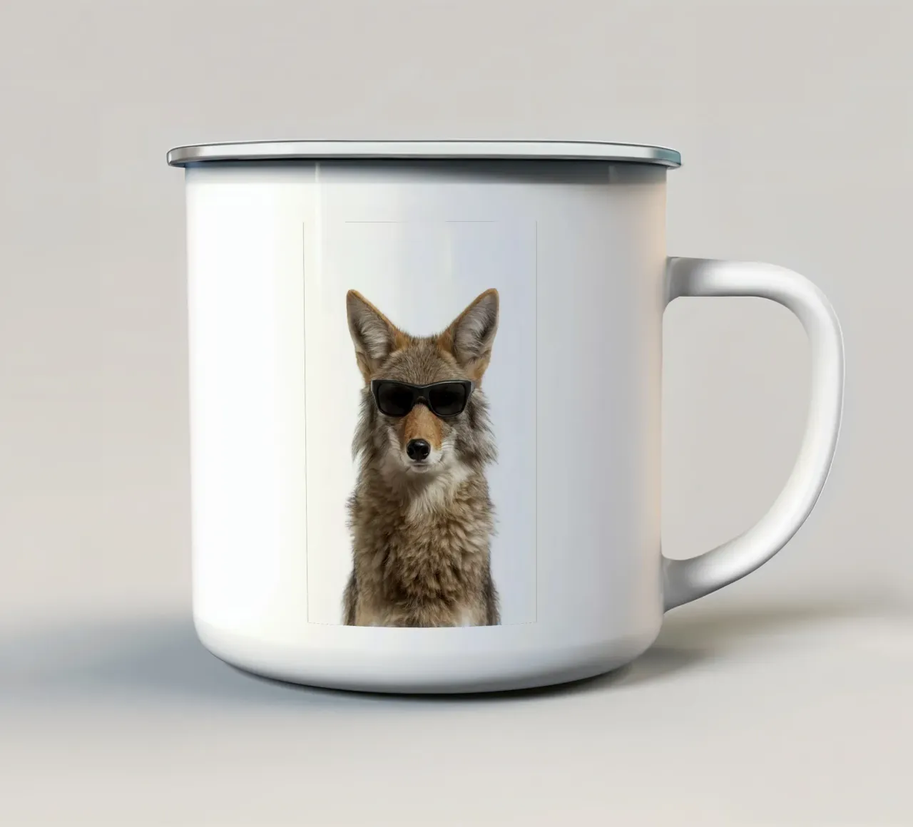 Coyote cool con occhiali da sole tazza in smalto da Brandi N Huskey