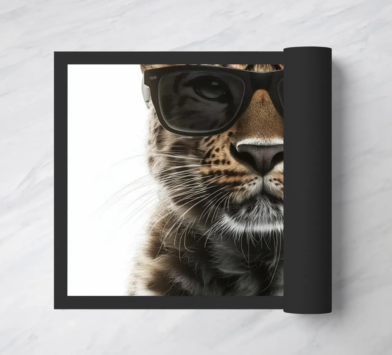 Leopardo cool con occhiali da sole ritratto zerbino da Brandi N Huskey