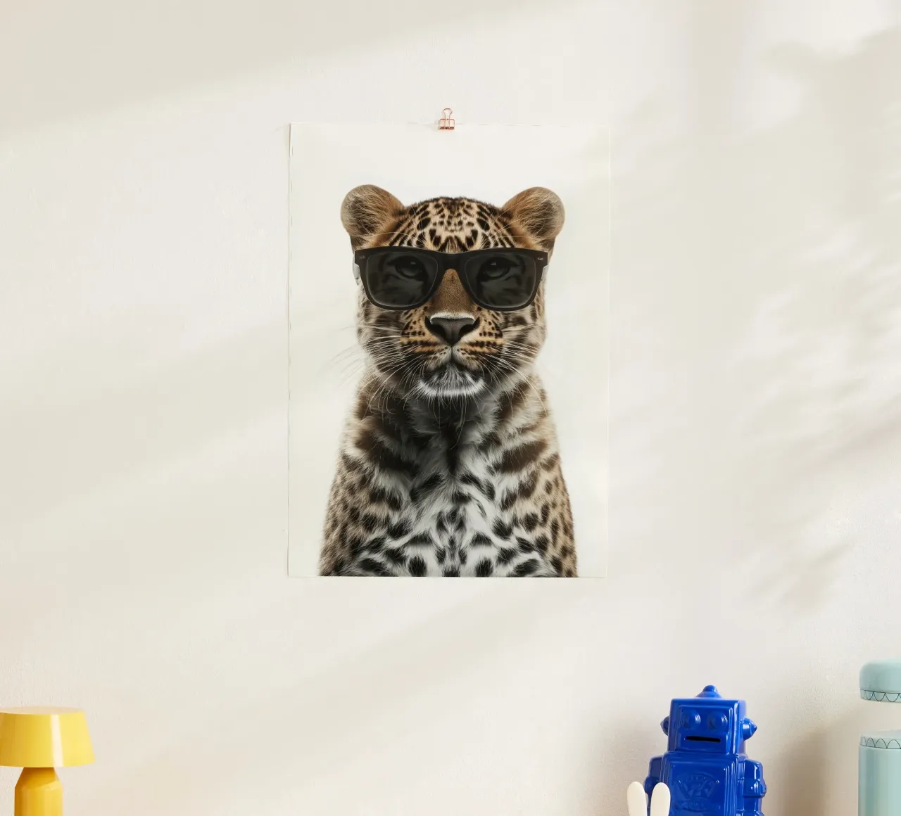 Portrait d'un léopard cool avec des lunettes de soleil poster de Brandi N Huskey