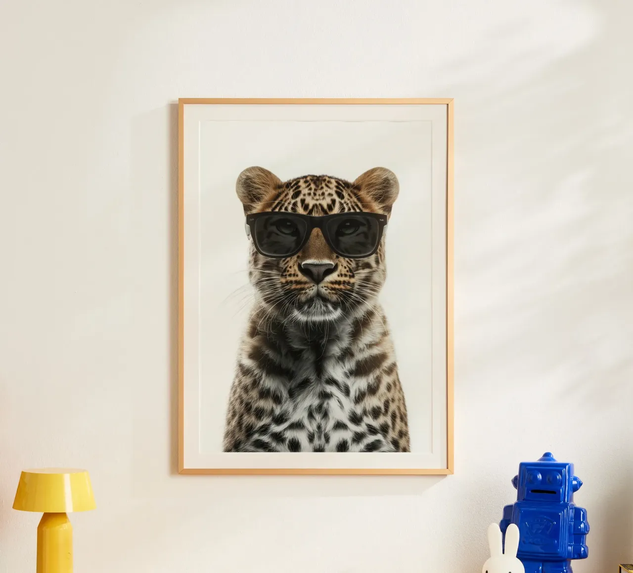Portrait d'un léopard cool avec des lunettes de soleil poster de Brandi N Huskey