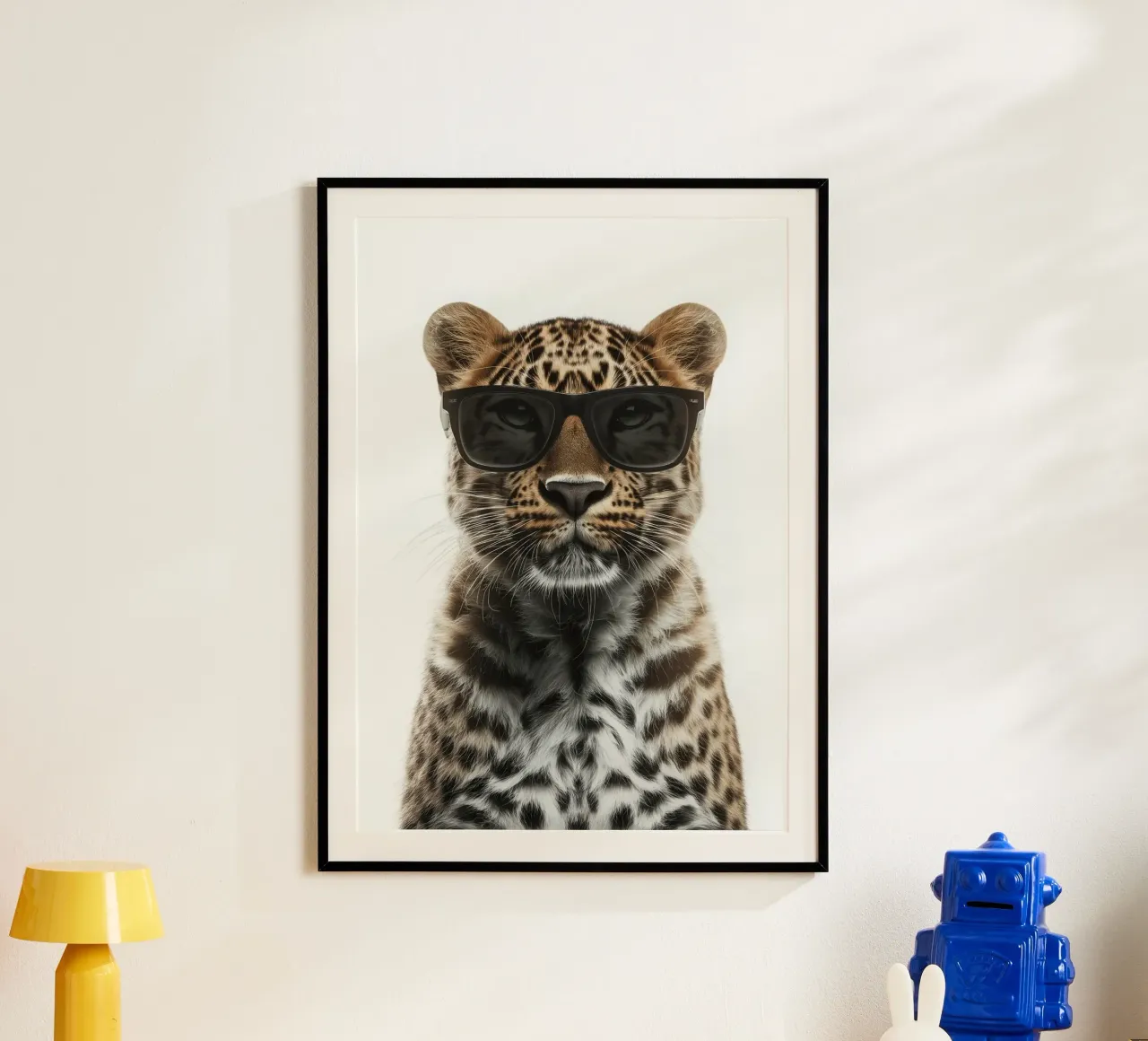 Portrait d'un léopard cool avec des lunettes de soleil poster de Brandi N Huskey