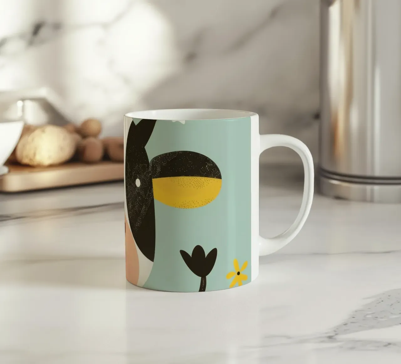Mucca allegra con fiori tazza in ceramica da DesignDoodle