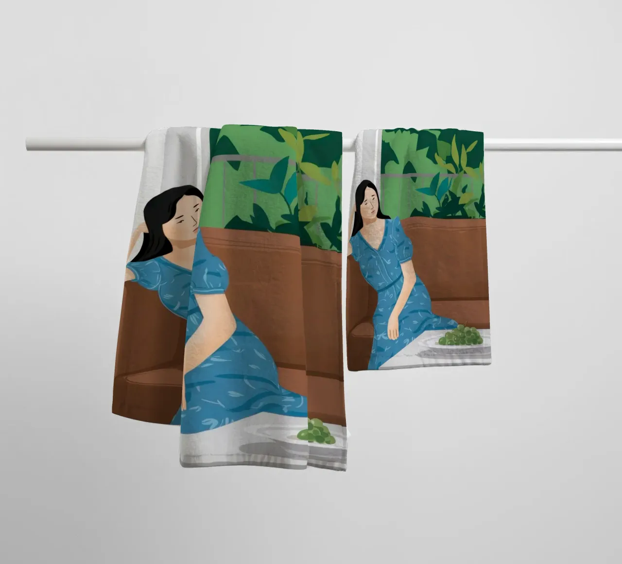 Donna in sedia blu asciugamano da bagno da Sentinel Glow