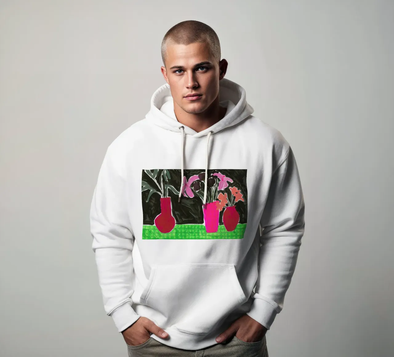 Flowers In Vases On Patterned Tablecloth felpa con cappuccio da Sonia Brittain