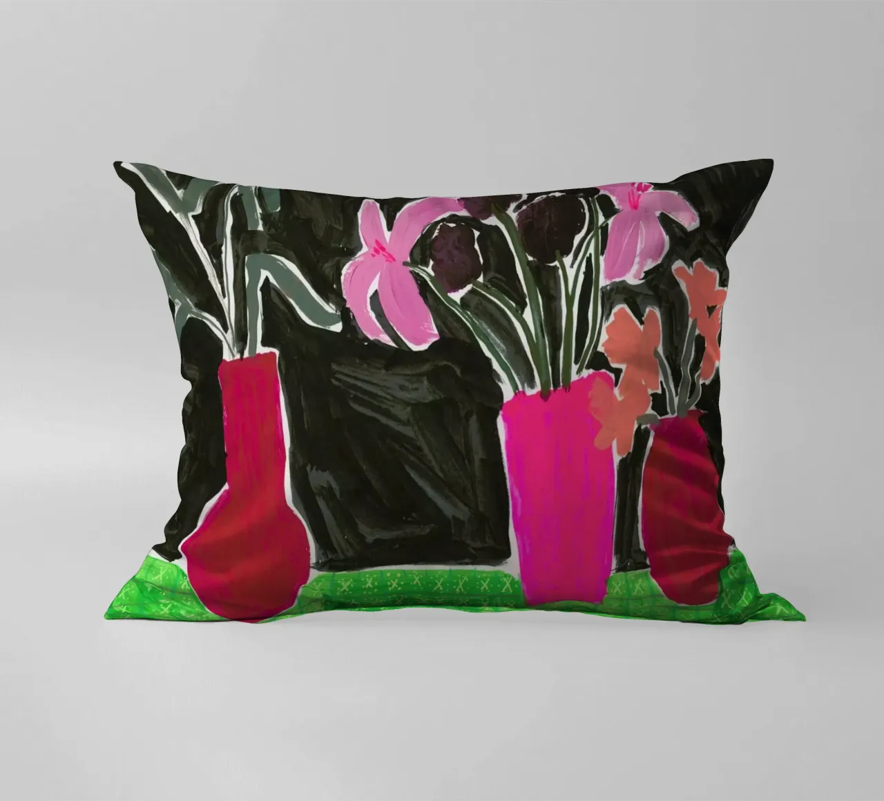 Flowers In Vases On Patterned Tablecloth cuscino da Sonia Brittain