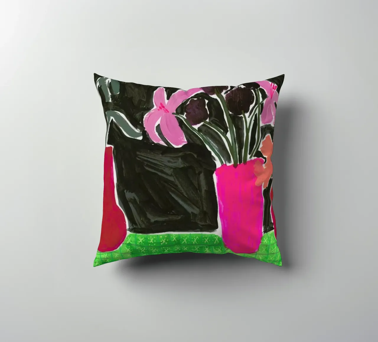 Flowers In Vases On Patterned Tablecloth cuscino da Sonia Brittain