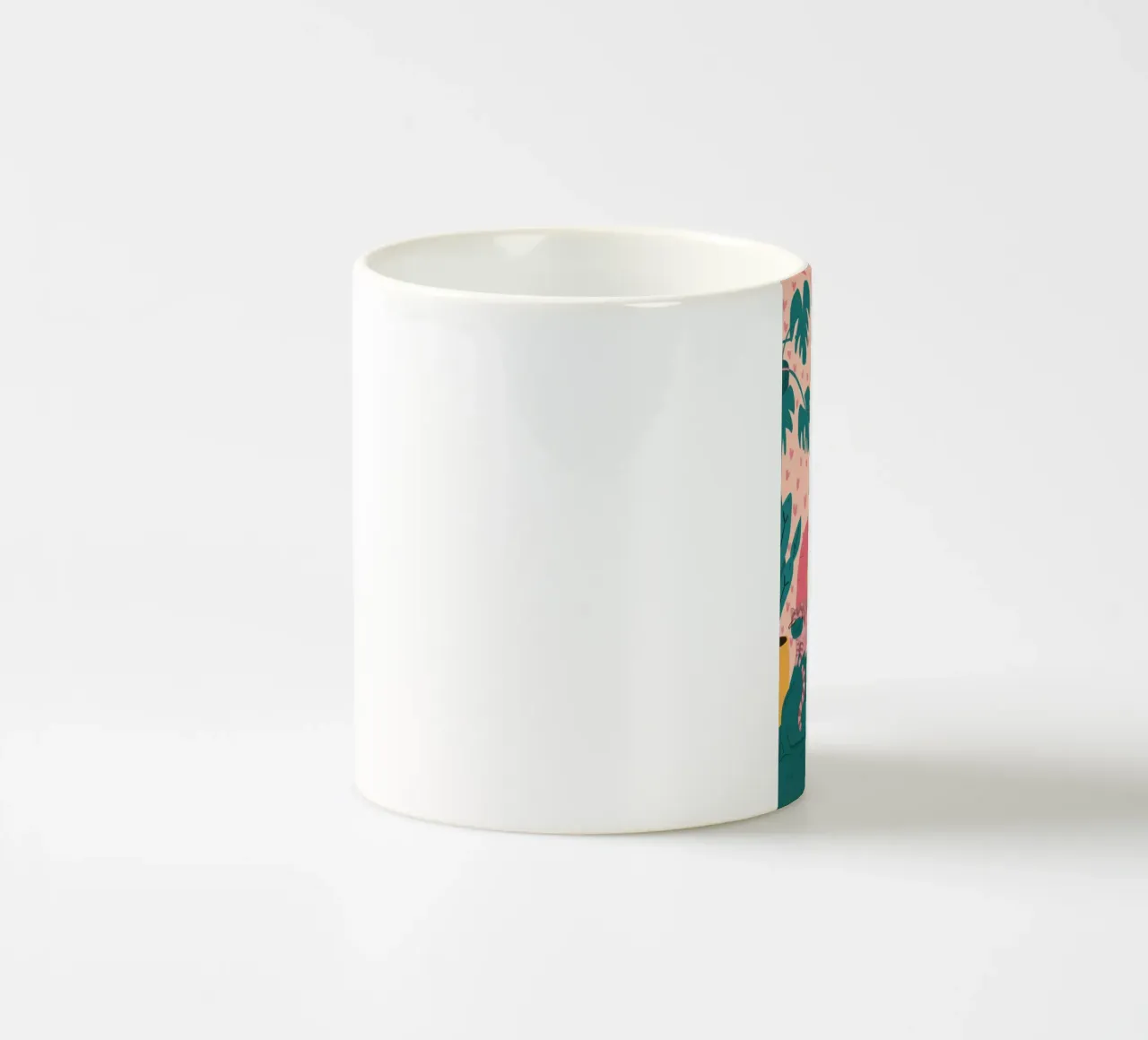 Donna che tiene in mano una pianta tazza in ceramica da Pale Aura