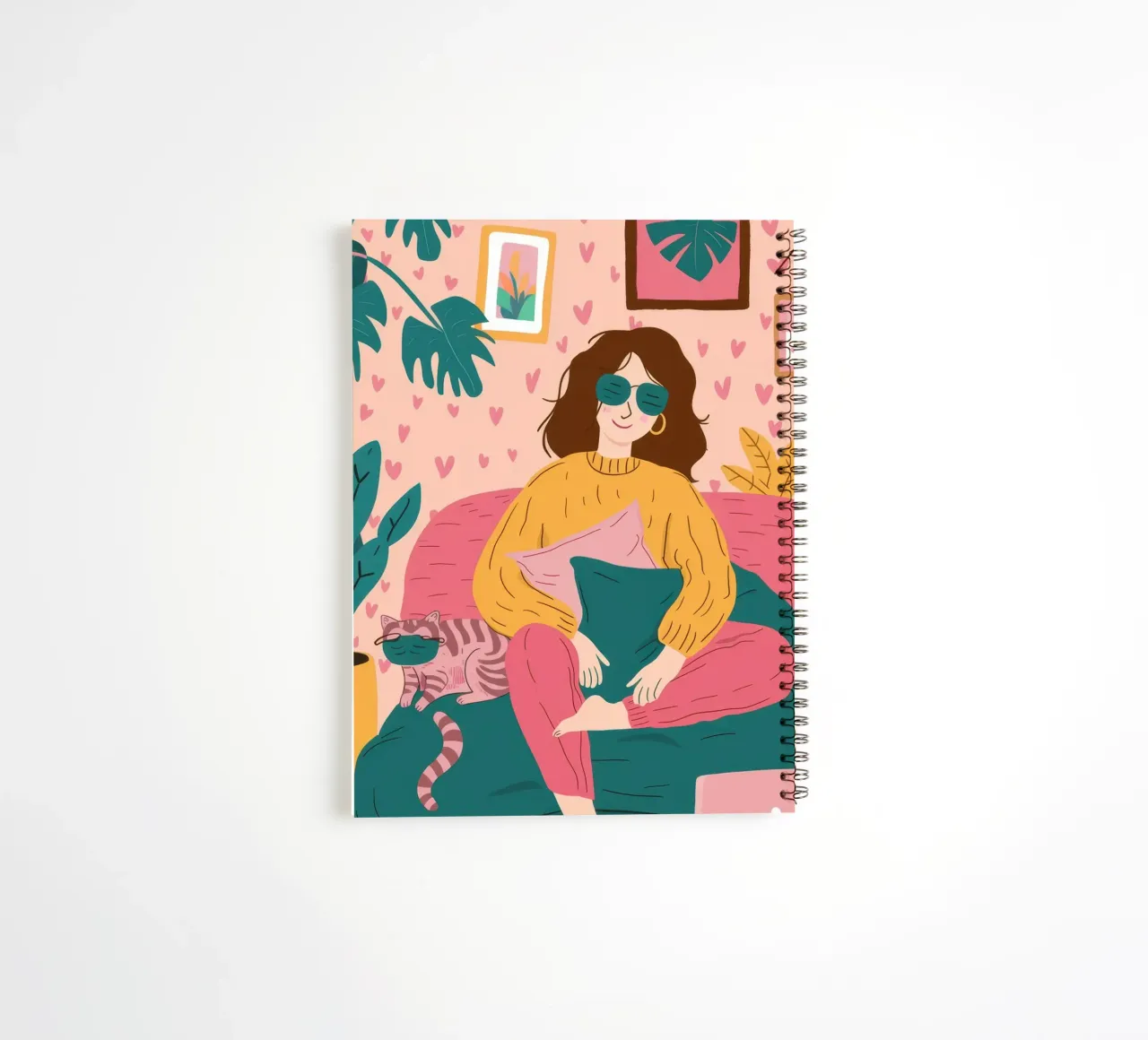 Femme tenant une plante carnet à spirale de Pale Aura