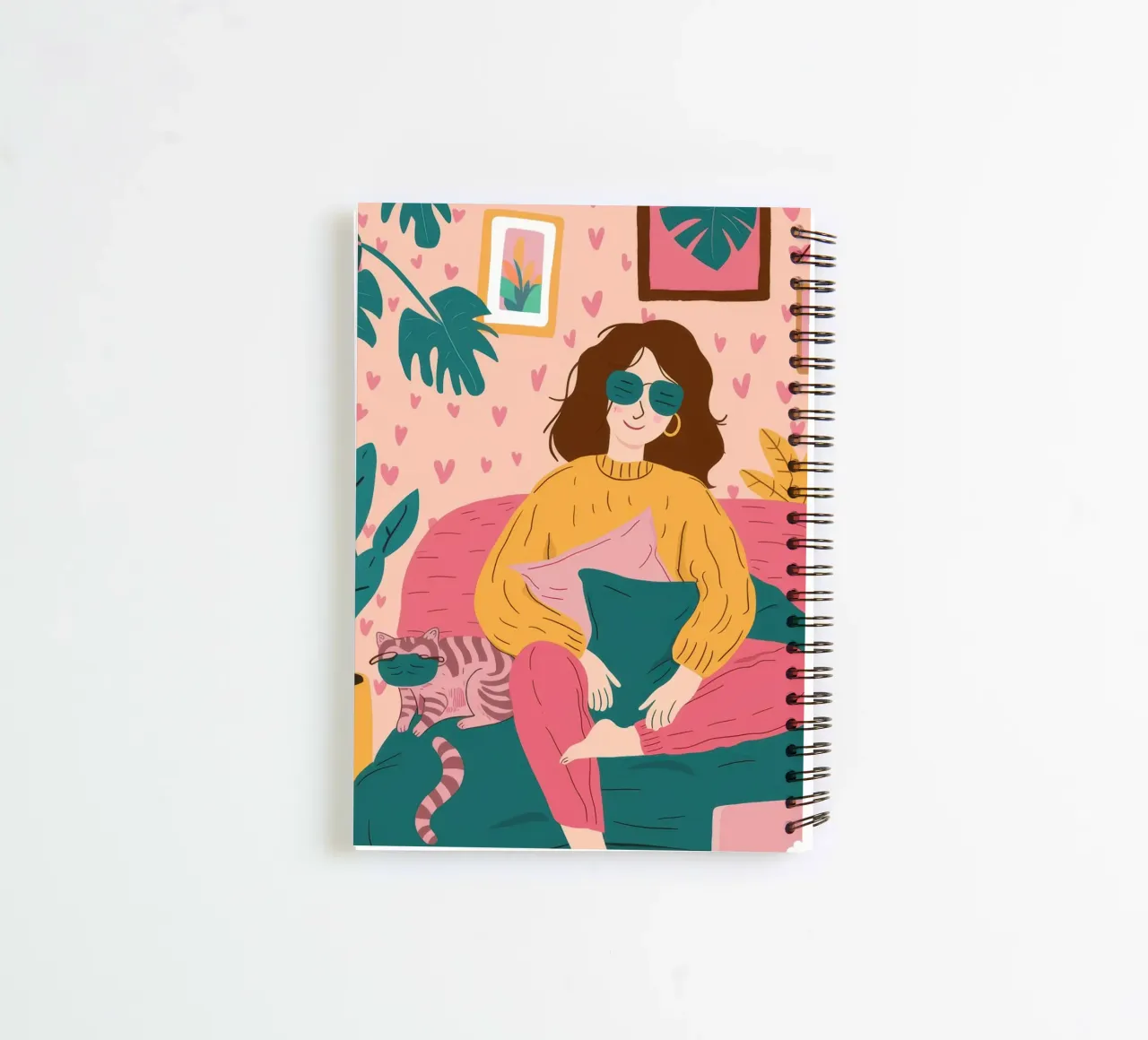 Femme tenant une plante carnet à spirale de Pale Aura