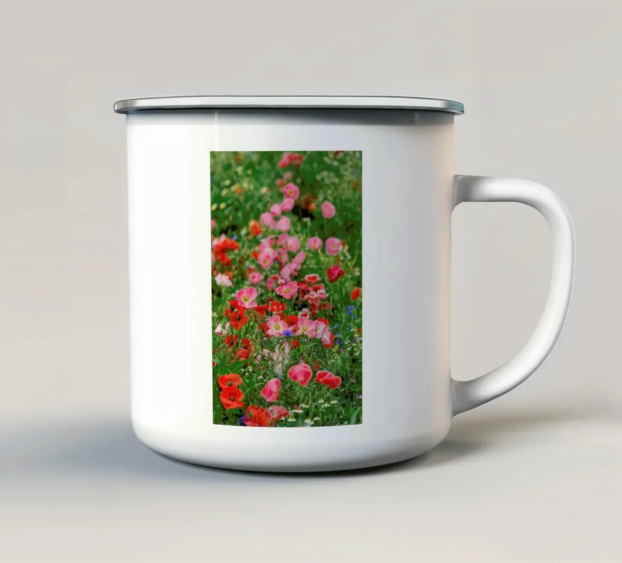Poppy Portrait tazza in smalto da Curious Collections by Marielle Leenders