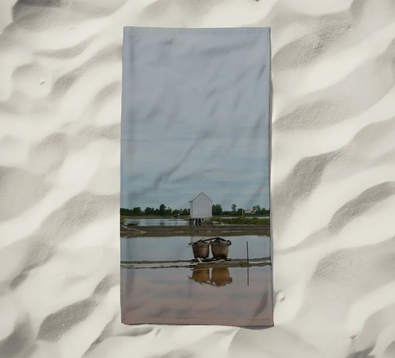 Salt Lake of Mae Klong in Thailand telo mare da byrieneke