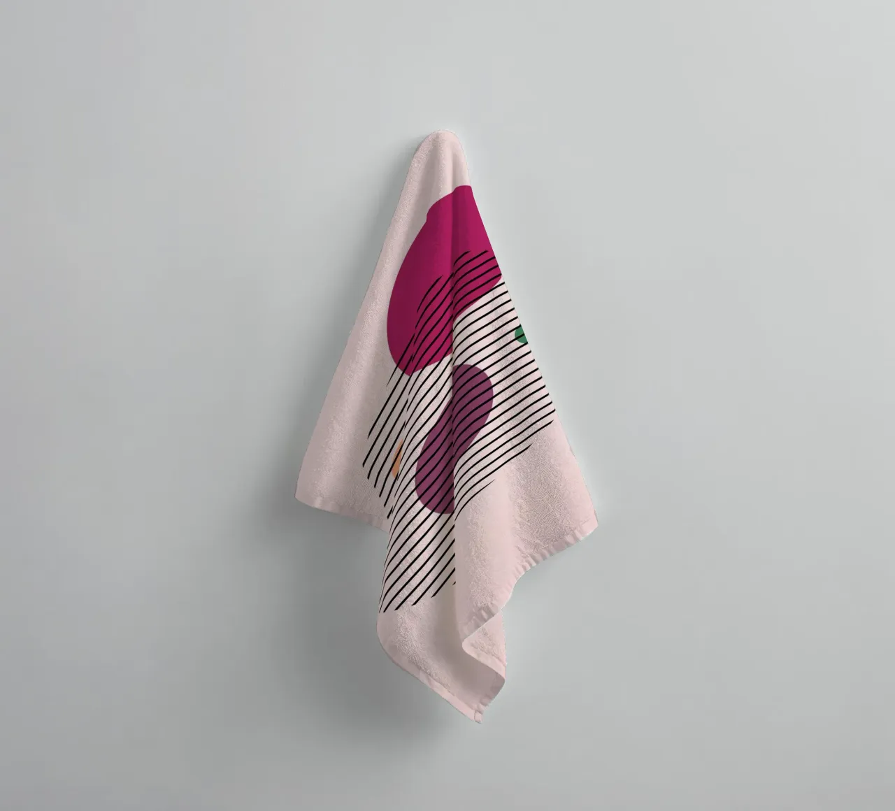 Abstract Circles – Geometrische Kunst in Rosa Handtuch von Studio Vibe