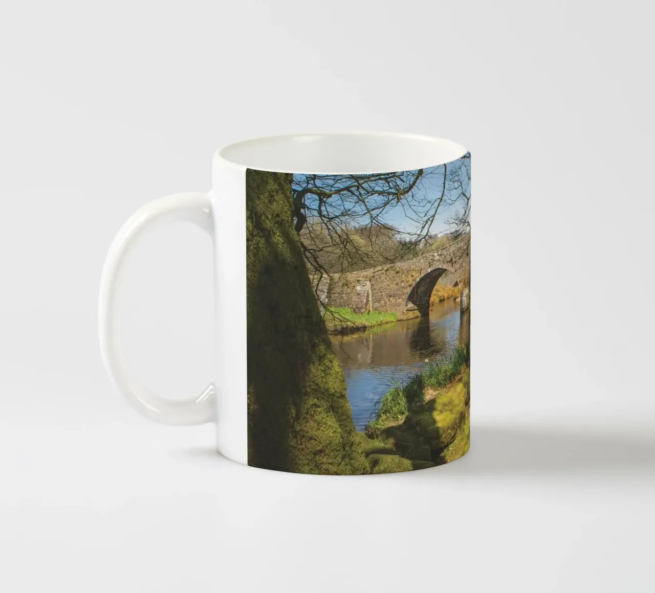 Two Bridges tazza in ceramica da Dave Hare Photography