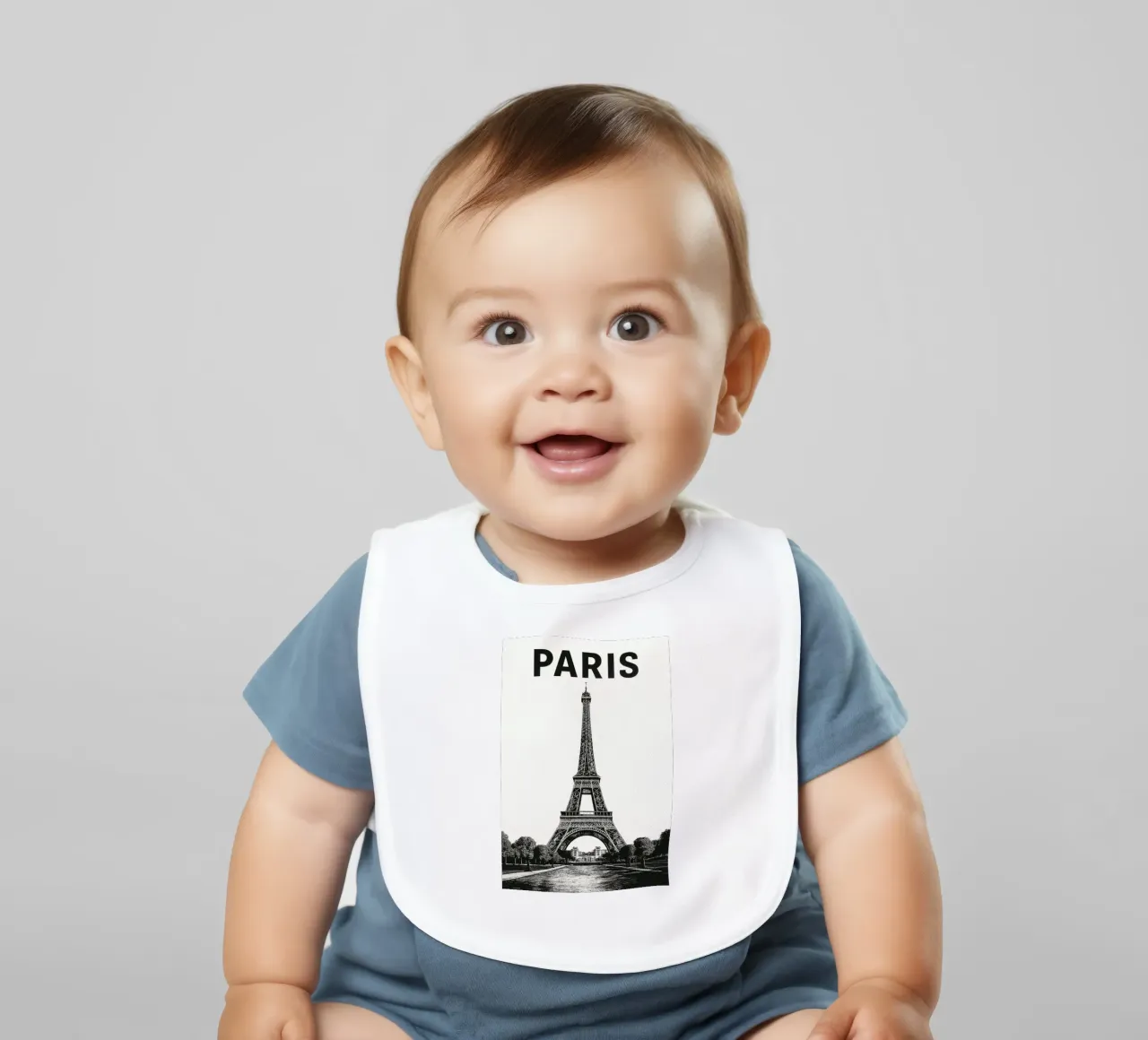 Eiffel Tower, Paris in black & white bavaglino da Vintage Travelers