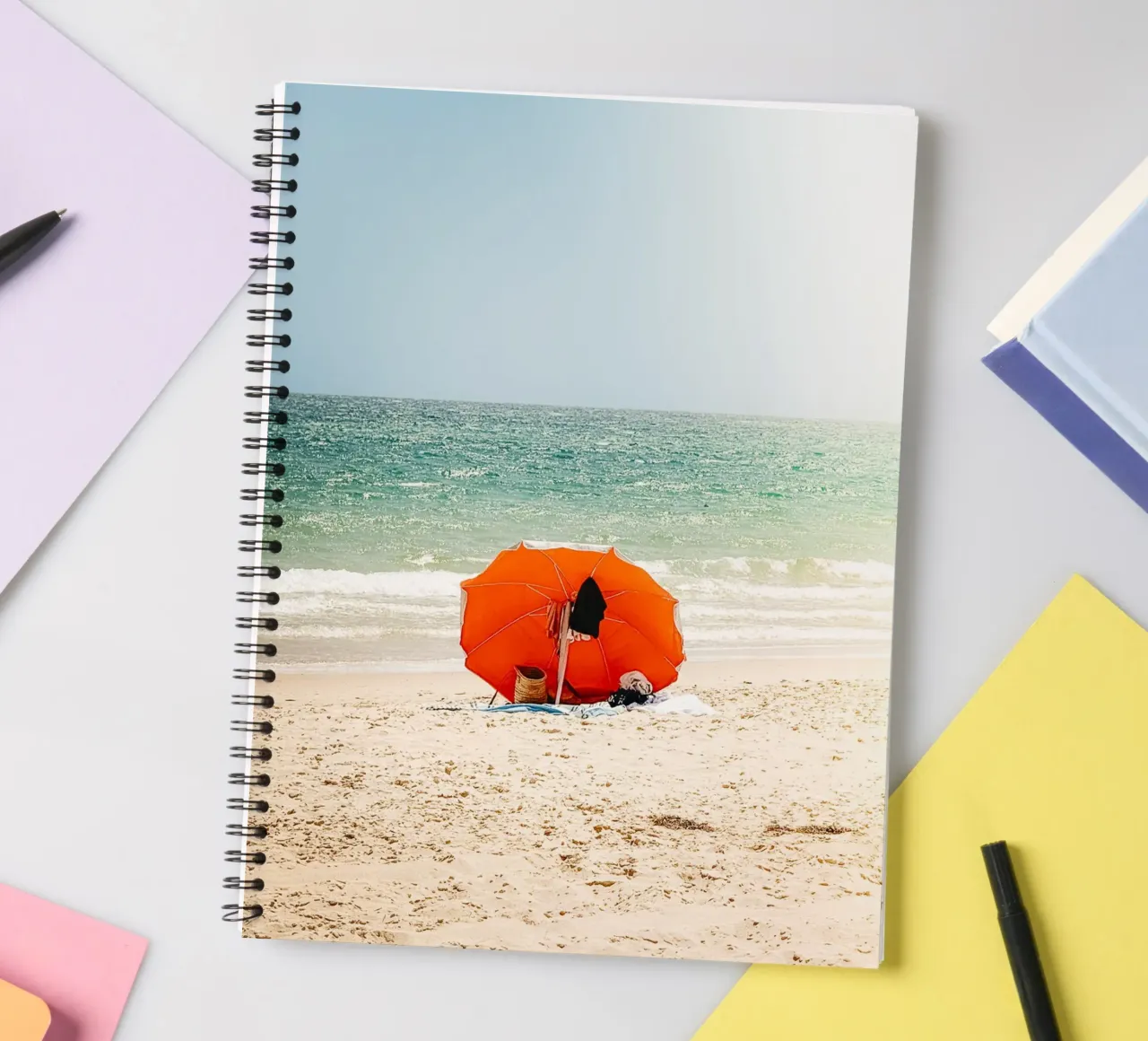 Orange Escape notitieboek met spiraal van Thilo Grøsch