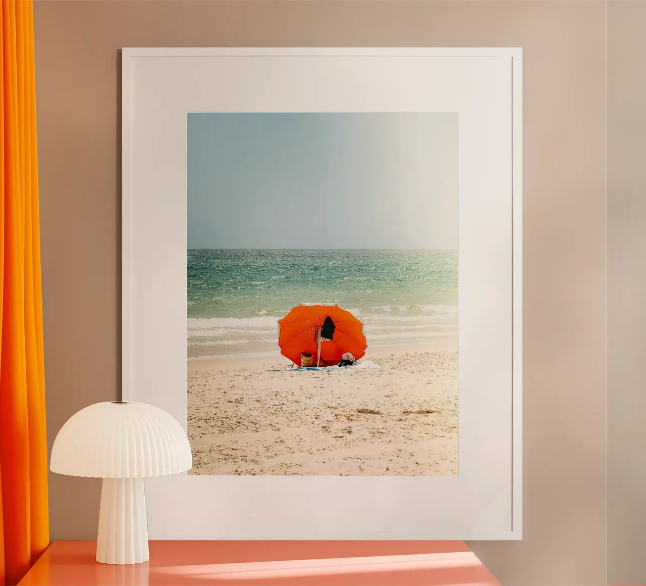 Orange Escape poster con telaio in legno da Thilo Grøsch