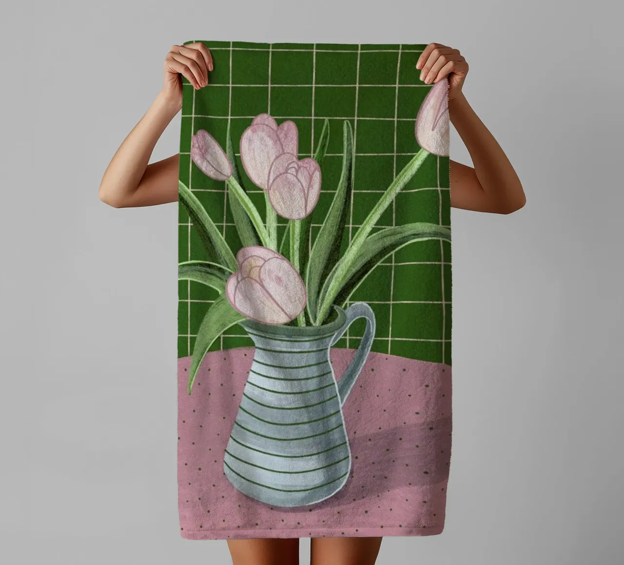 Pink Tulips On Green Checkered Tablecloth asciugamano da bagno da Be Mart