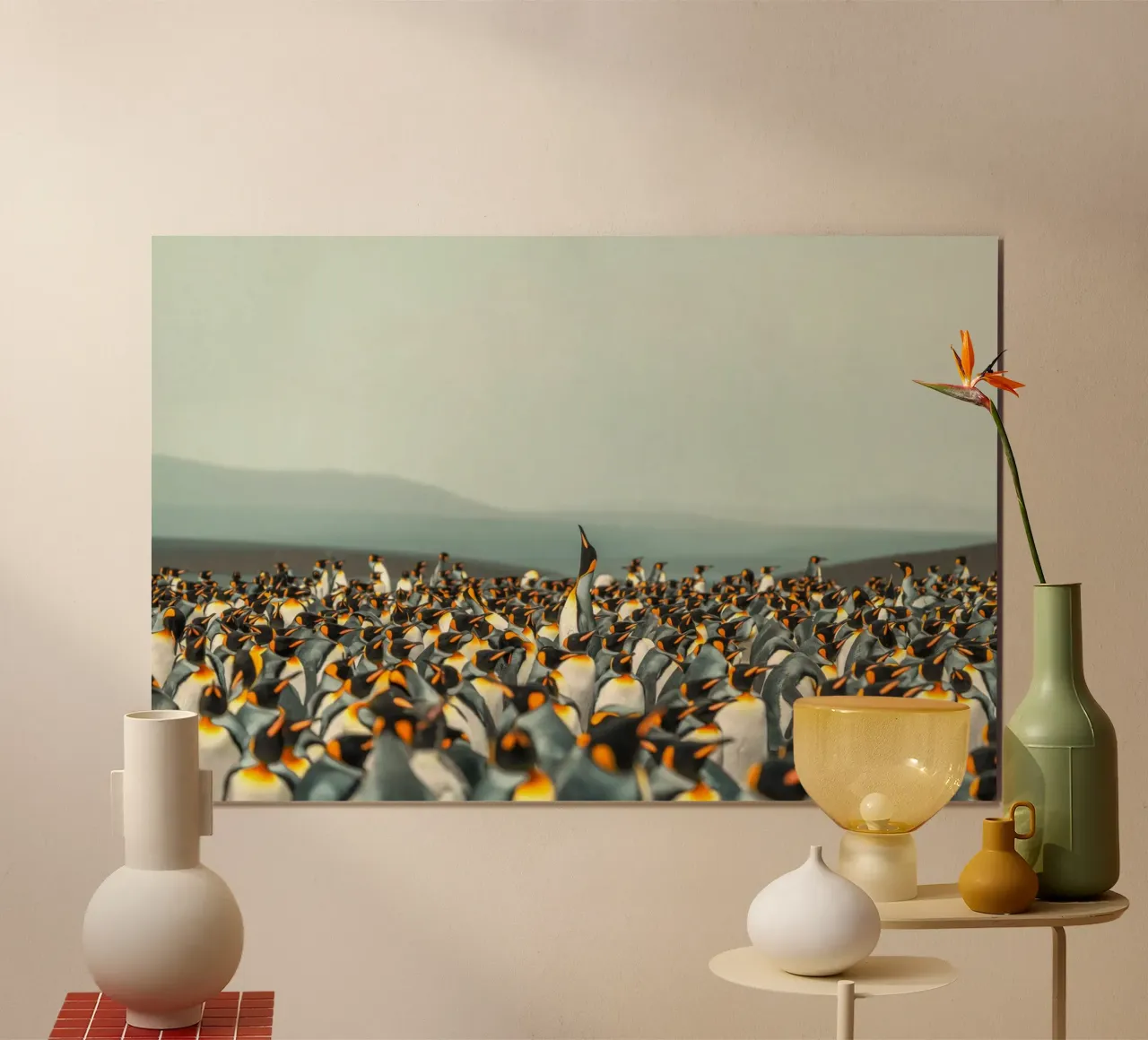 colonia di pinguini poster con telaio in alluminio da Earthly Visions
