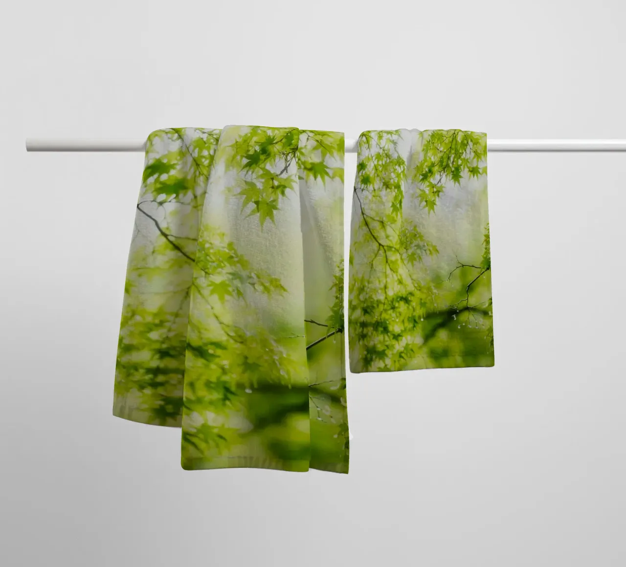 foglie verdi rami asciugamano da bagno da Earthly Visions