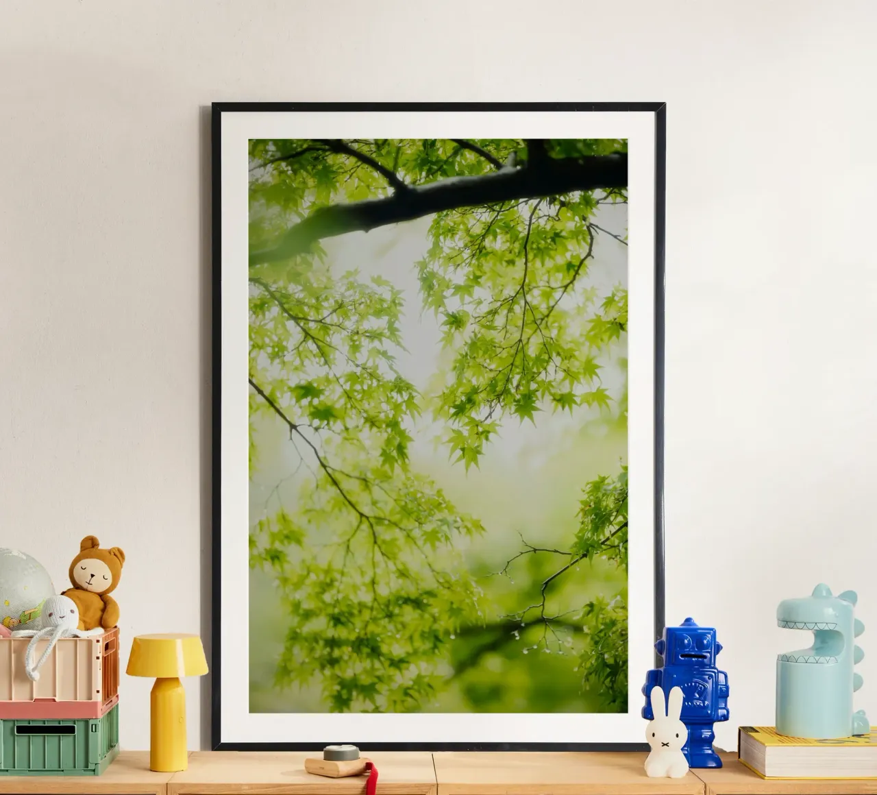 foglie verdi rami poster con telaio in plastica da Earthly Visions
