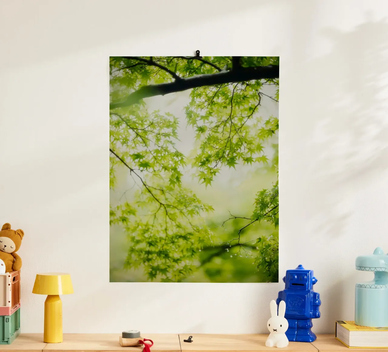 foglie verdi rami poster con telaio in plastica da Earthly Visions
