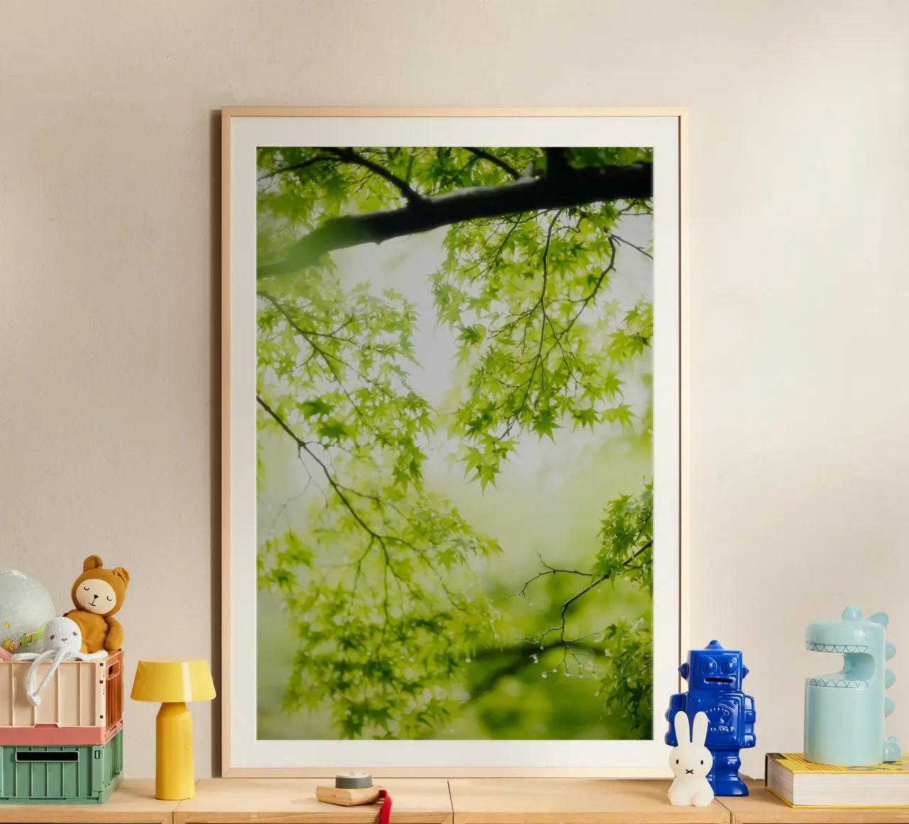 foglie verdi rami poster con telaio in plastica da Earthly Visions