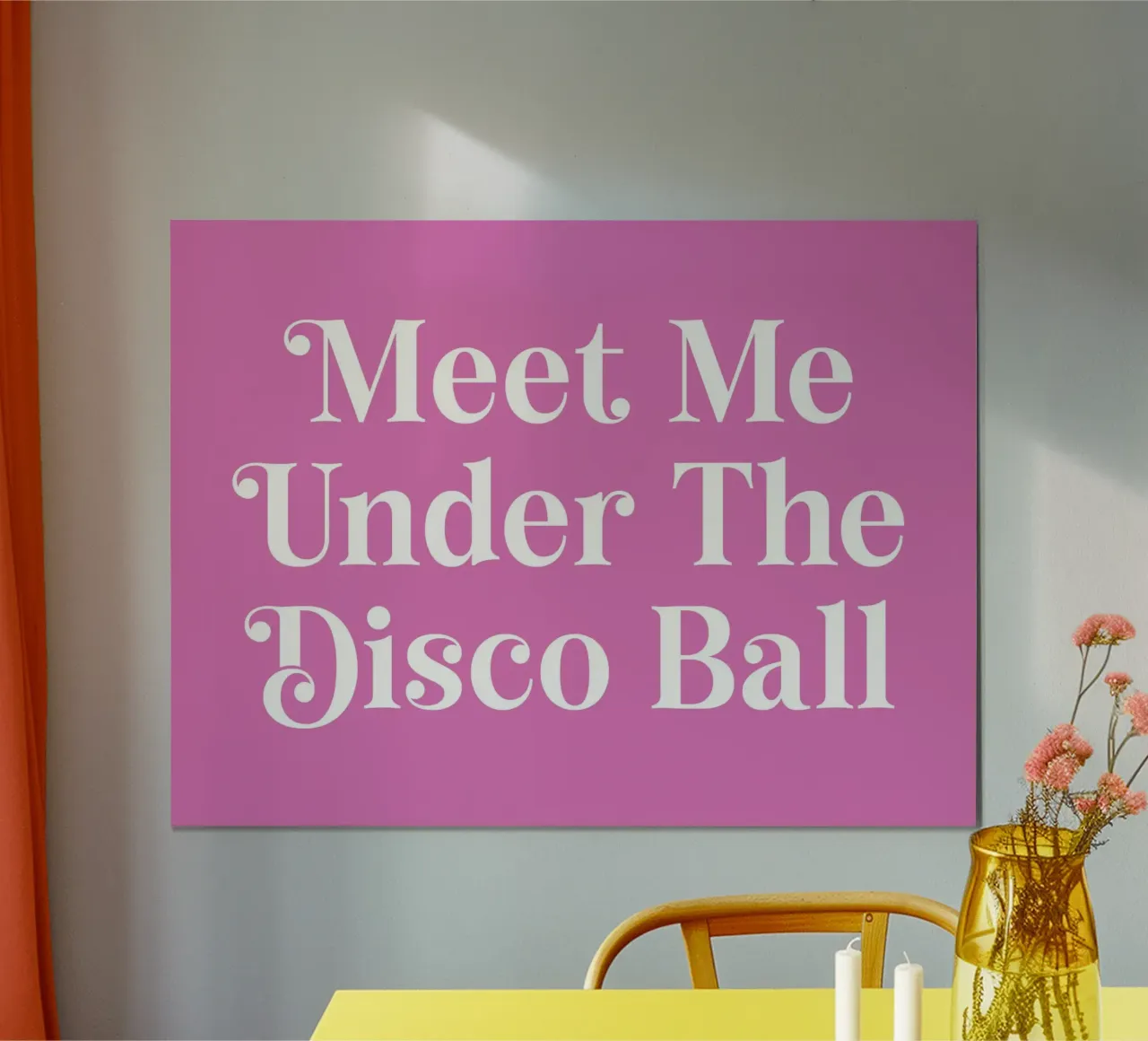 Incontriamoci sotto la palla da discoteca poster con telaio in plastica da Paigaam Studio