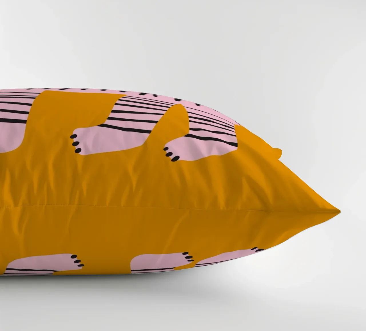 Tiny And Wild No 26 cuscino da treechild