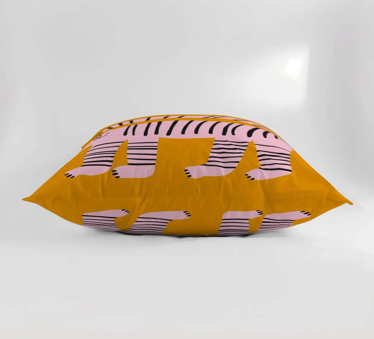 Tiny And Wild No 26 cuscino da treechild