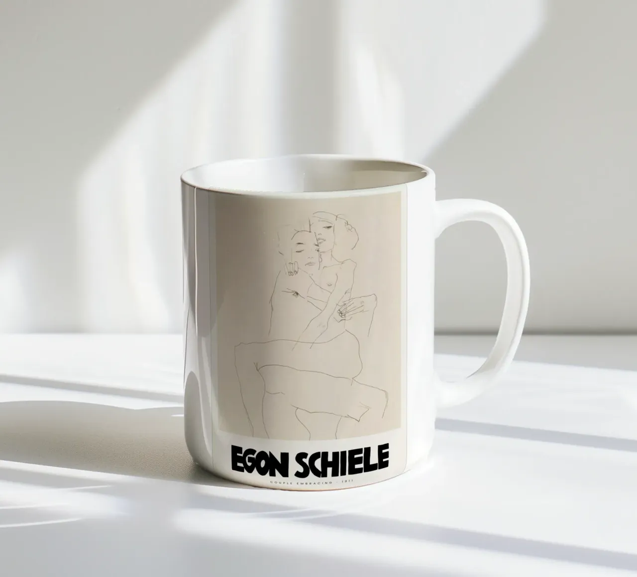 Schiele - Couple Embracing II tazza in ceramica da Vintage by JUNIQE