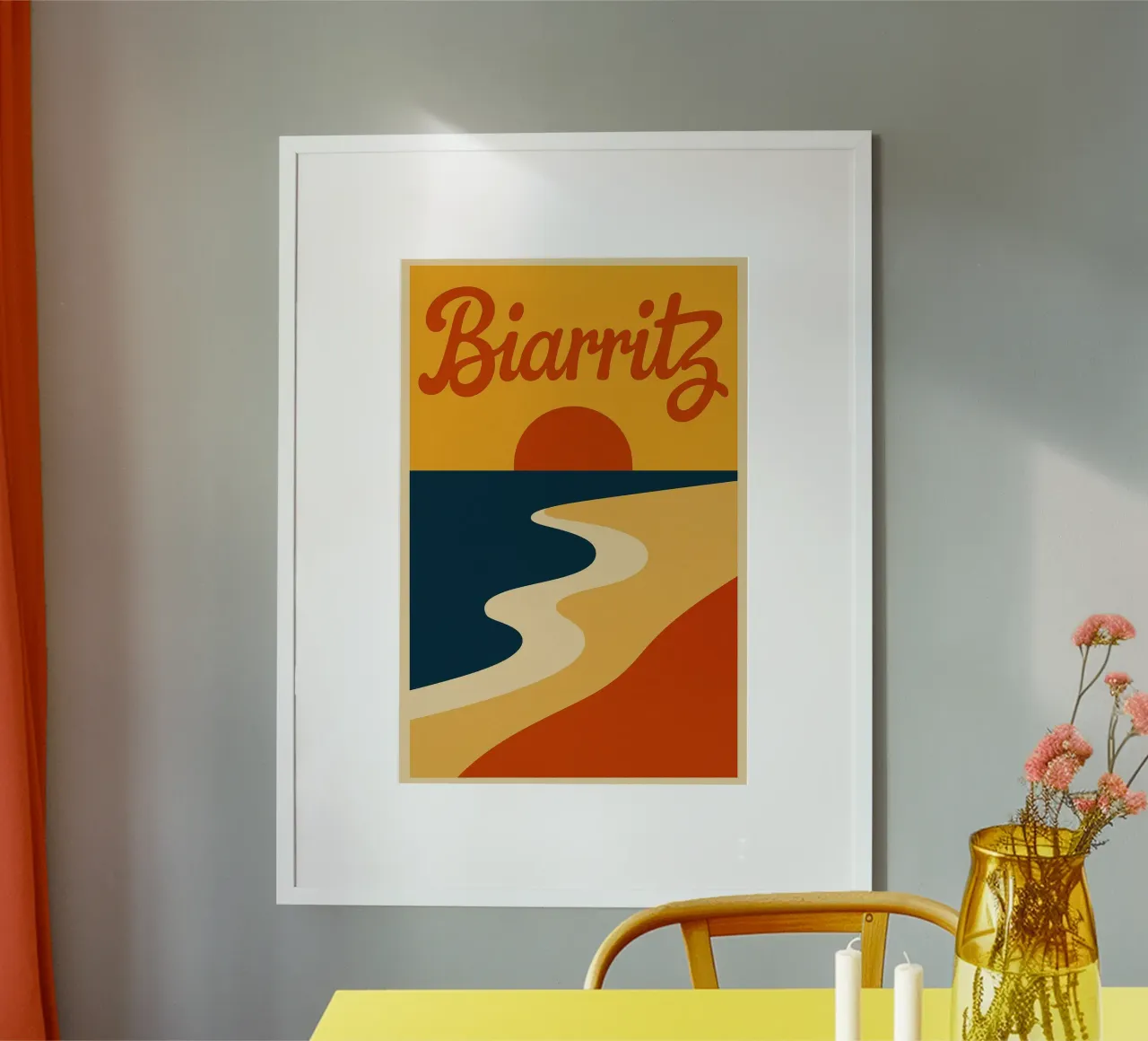 Biarritz. Un tramonto perfettamente curvo. poster con telaio in plastica da JETLAG | affiches voyage
