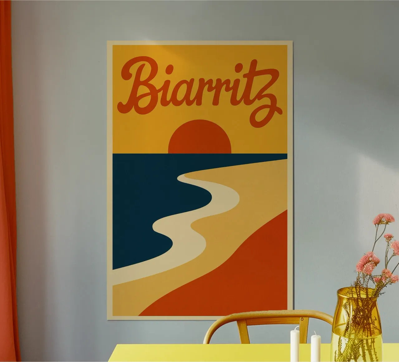 Biarritz. Un tramonto perfettamente curvo. poster con telaio in plastica da JETLAG | affiches voyage