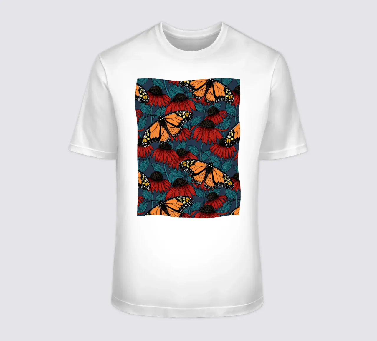 Farfalla monarca su fiori di conifera rossi t-shirt da Painted Nature