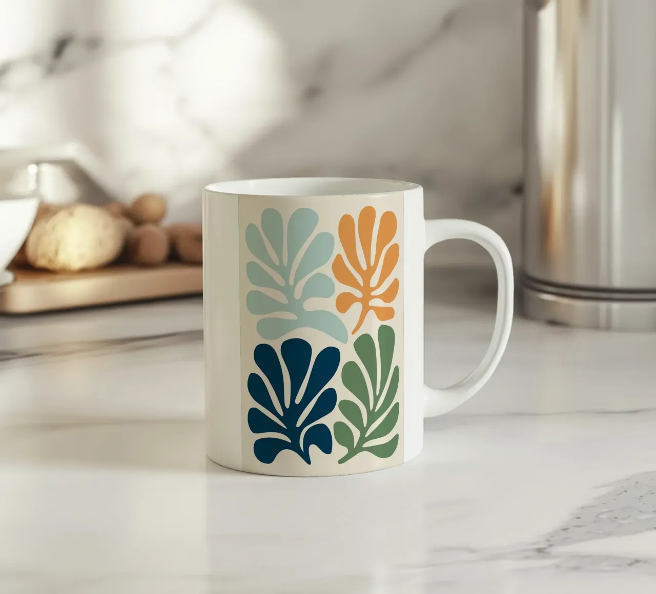 Collage botanico moderno di metà secolo nei toni della terra tazza in ceramica da E Cannon