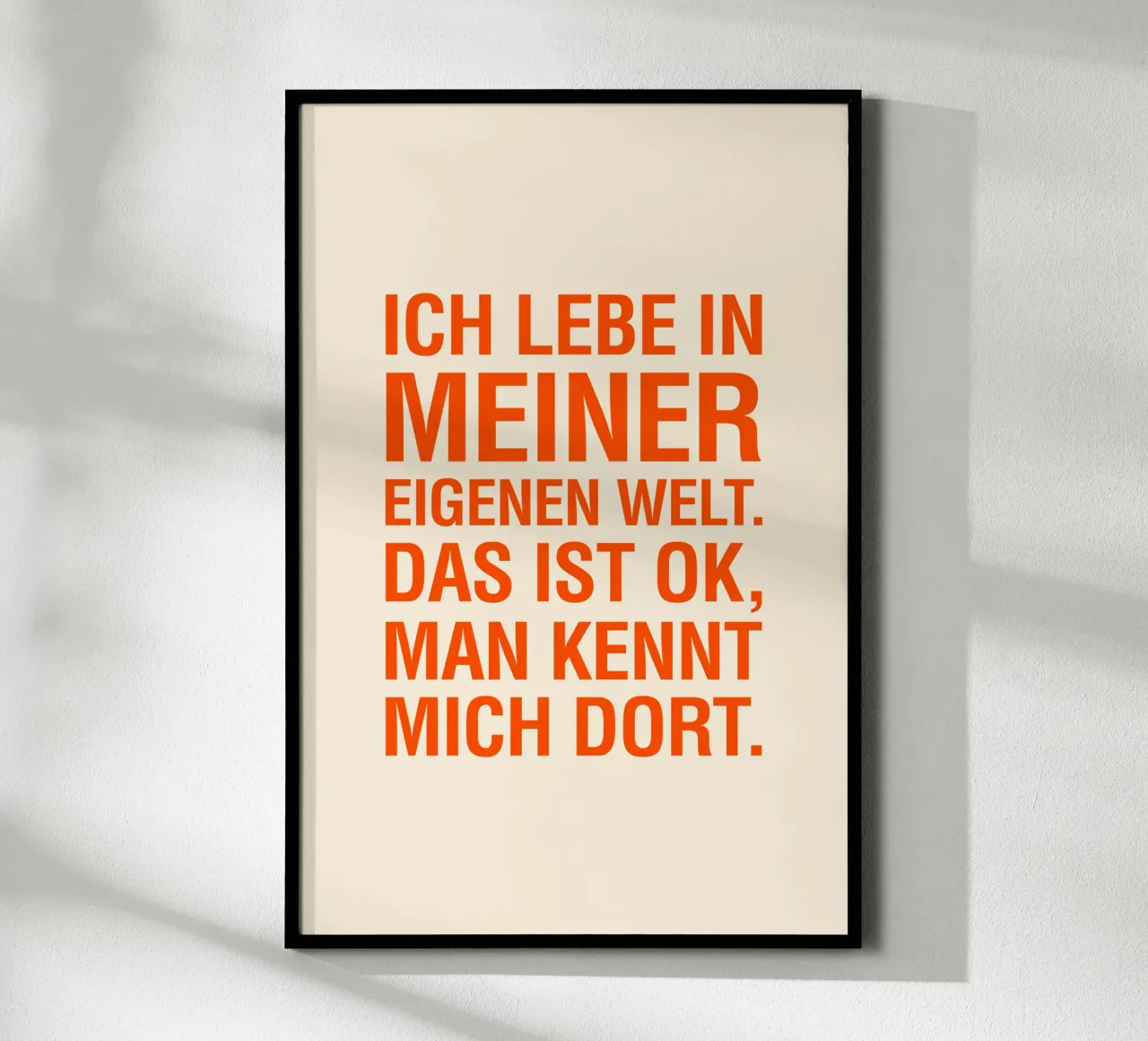 ICH LEBE IN MEINER EIGENEN WELT. DAS IST OK, MAN KENNT MICH carta hahnemühle da The Typo Dept.