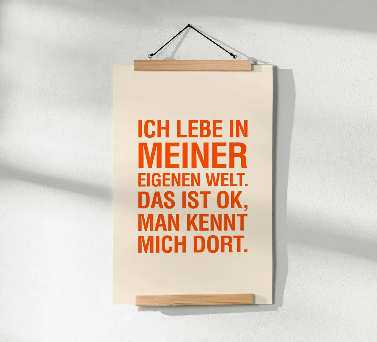 ICH LEBE IN MEINER EIGENEN WELT. DAS IST OK, MAN KENNT MICH carta hahnemühle da The Typo Dept.