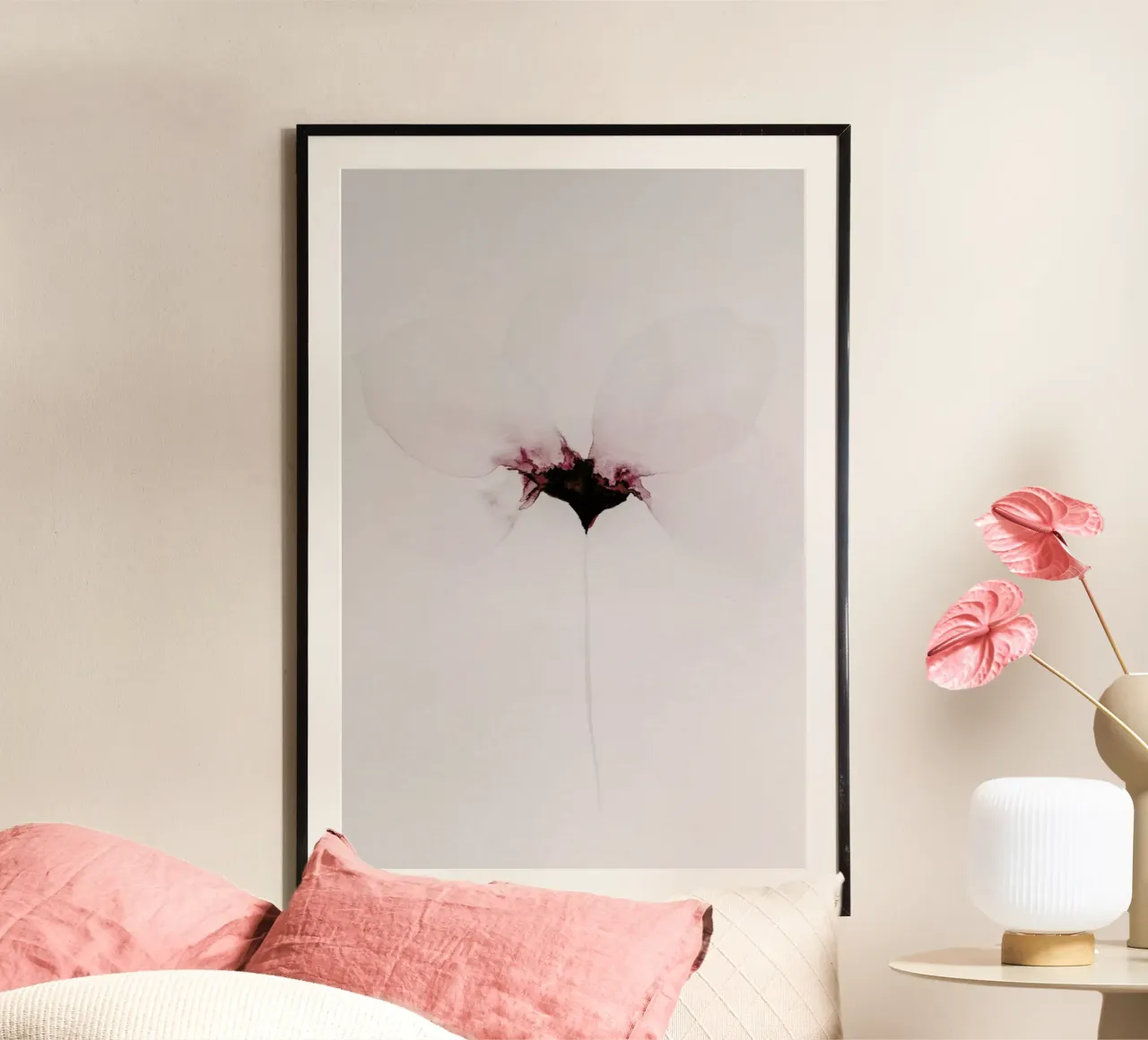 Pittura floreale in rosa pastello tenue poster con telaio in plastica da Ingrid Beddoes