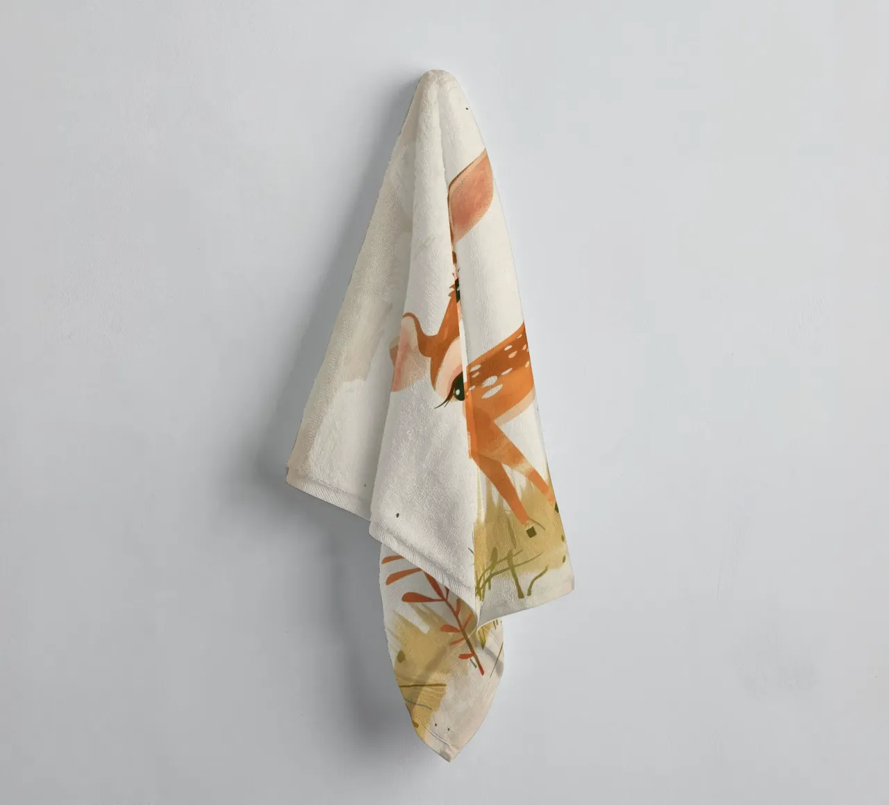 Charmant fauve dans le pré serviette de bain de DesignDoodle