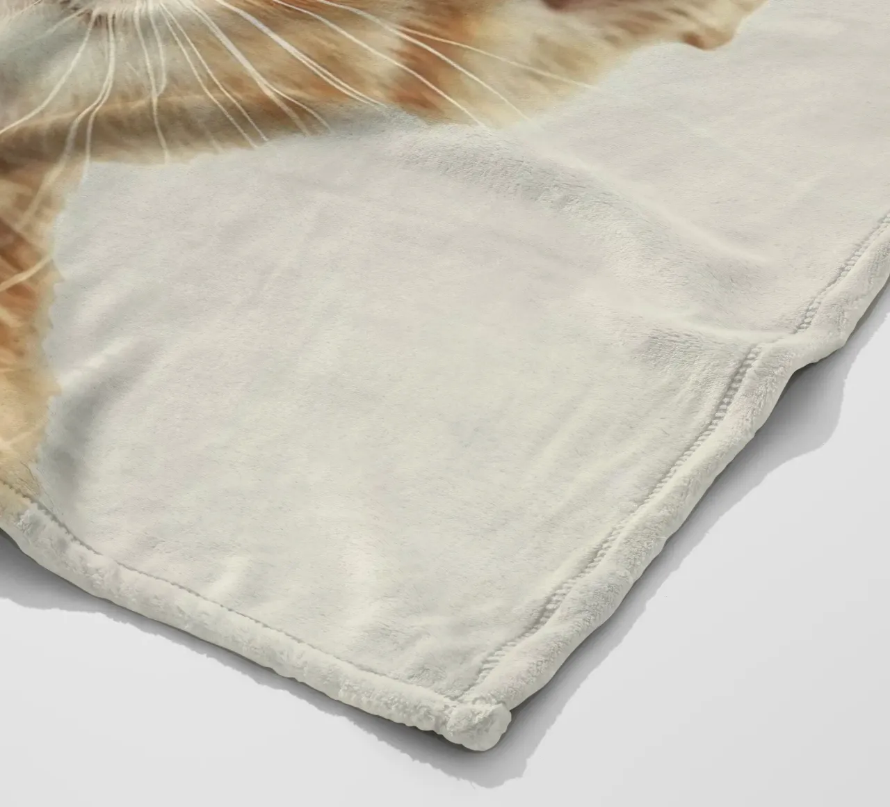 Neugieriges Ginger Devon Rex Kätzchen Fleecedecke von DesignDoodle
