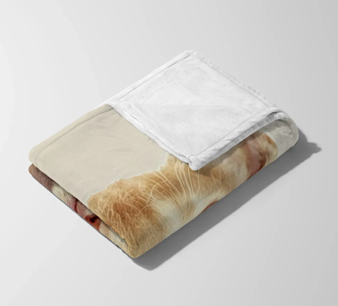Neugieriges Ginger Devon Rex Kätzchen Fleecedecke von DesignDoodle