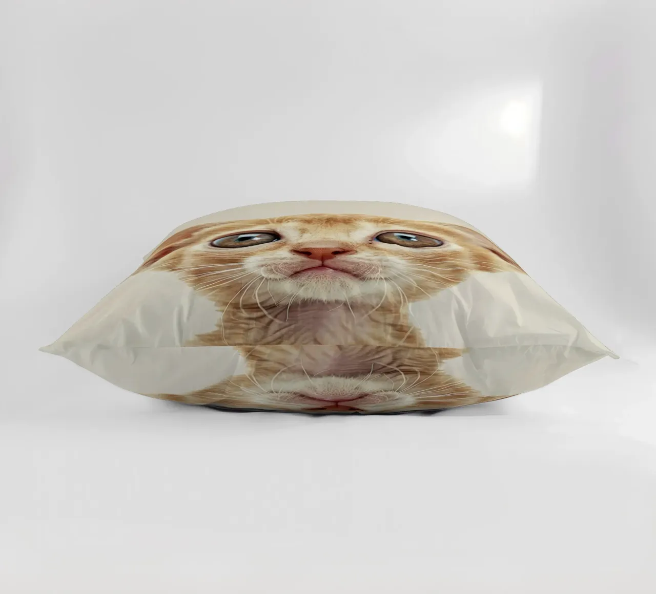 Gatto curioso Ginger Devon Rex cuscino da DesignDoodle