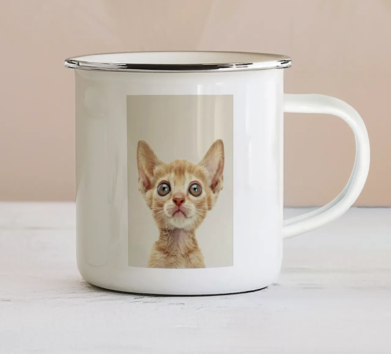 Gatto curioso Ginger Devon Rex tazza in smalto da DesignDoodle