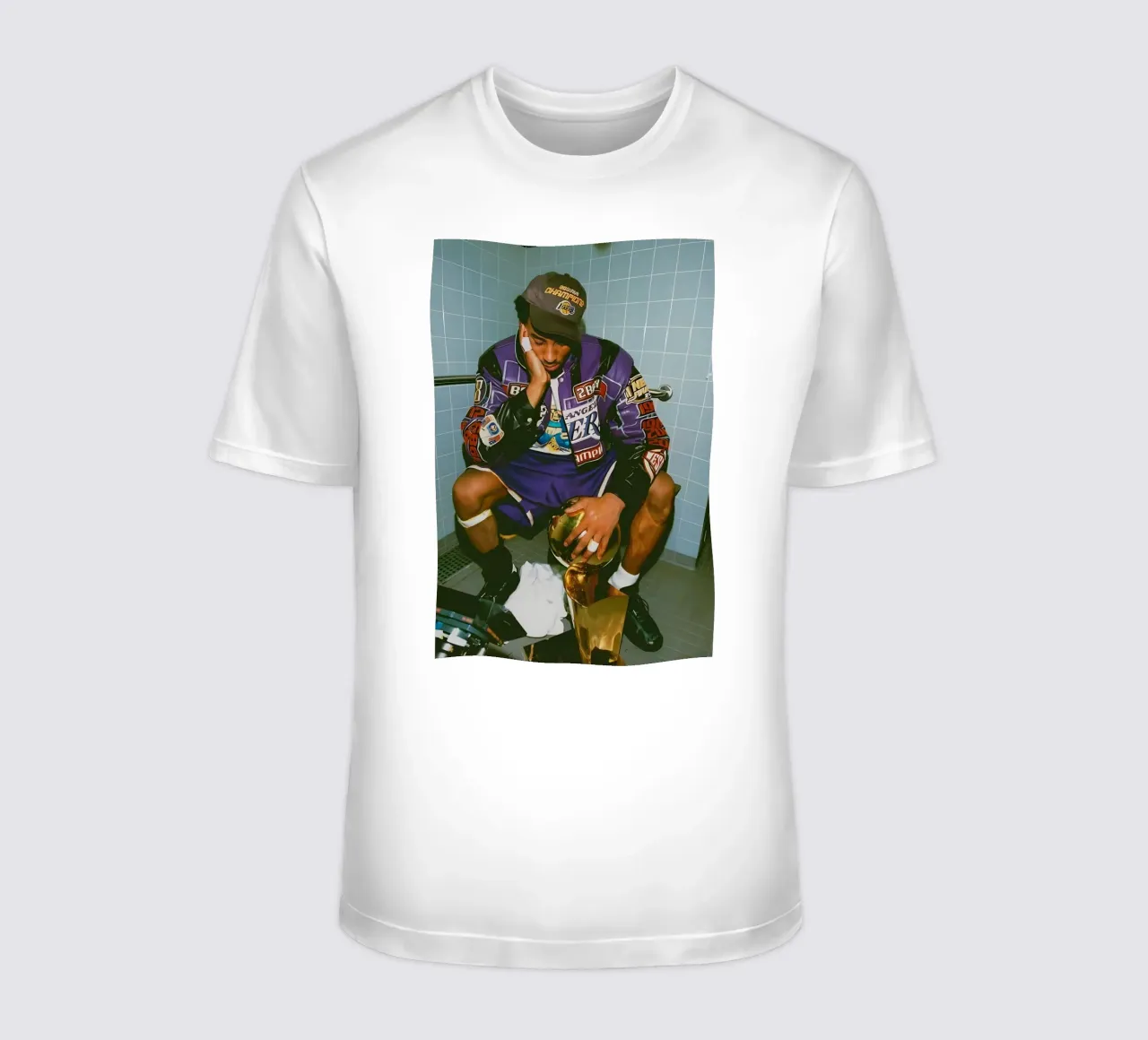 Die Legende umarmt den Sieg T-Shirt von FAKE ARTWORK STORE